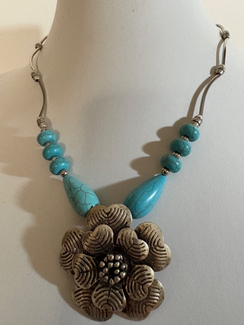 Faux Turquoise Beaded Necklace Large Silver Tone 3-D Flower Pendant 18-20 inches